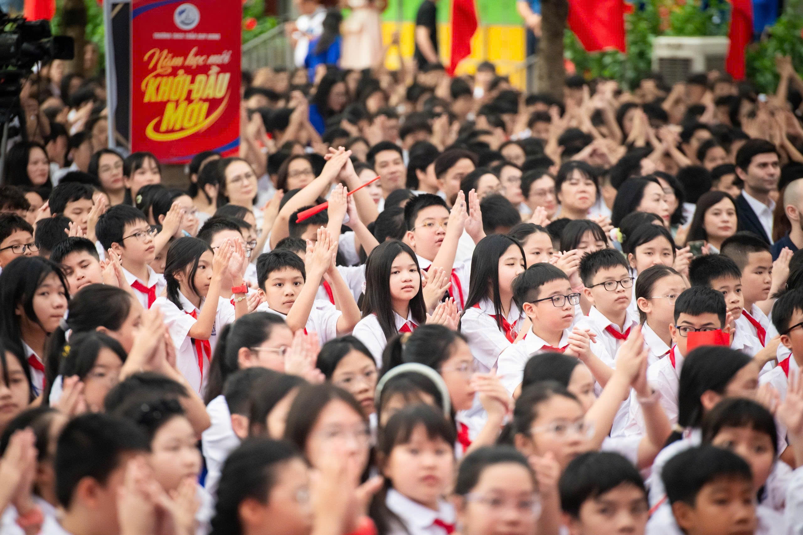 khai giảng ảnh 10