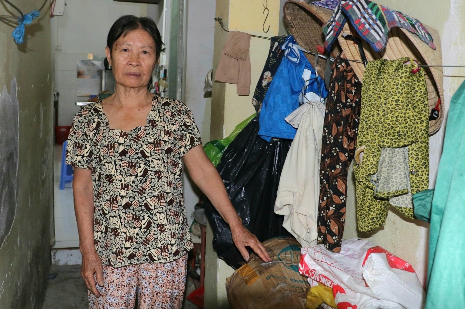 Bà cụ nhặt ve chai trả lại vàng ở TP.HCM: 'Người ta cũng khổ như mình'
