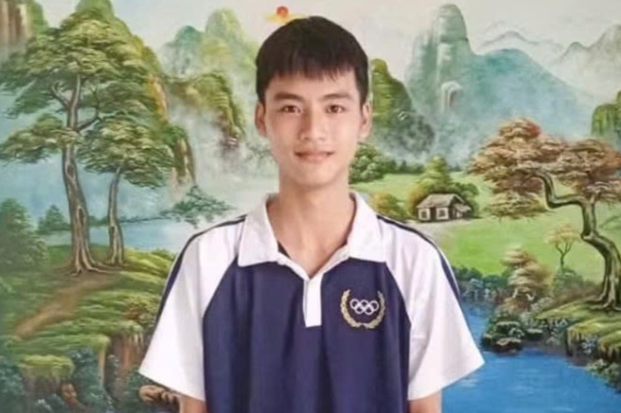 Khen thưởng đột xuất nam sinh lớp 11 cứu hai em nhỏ rơi xuống sông