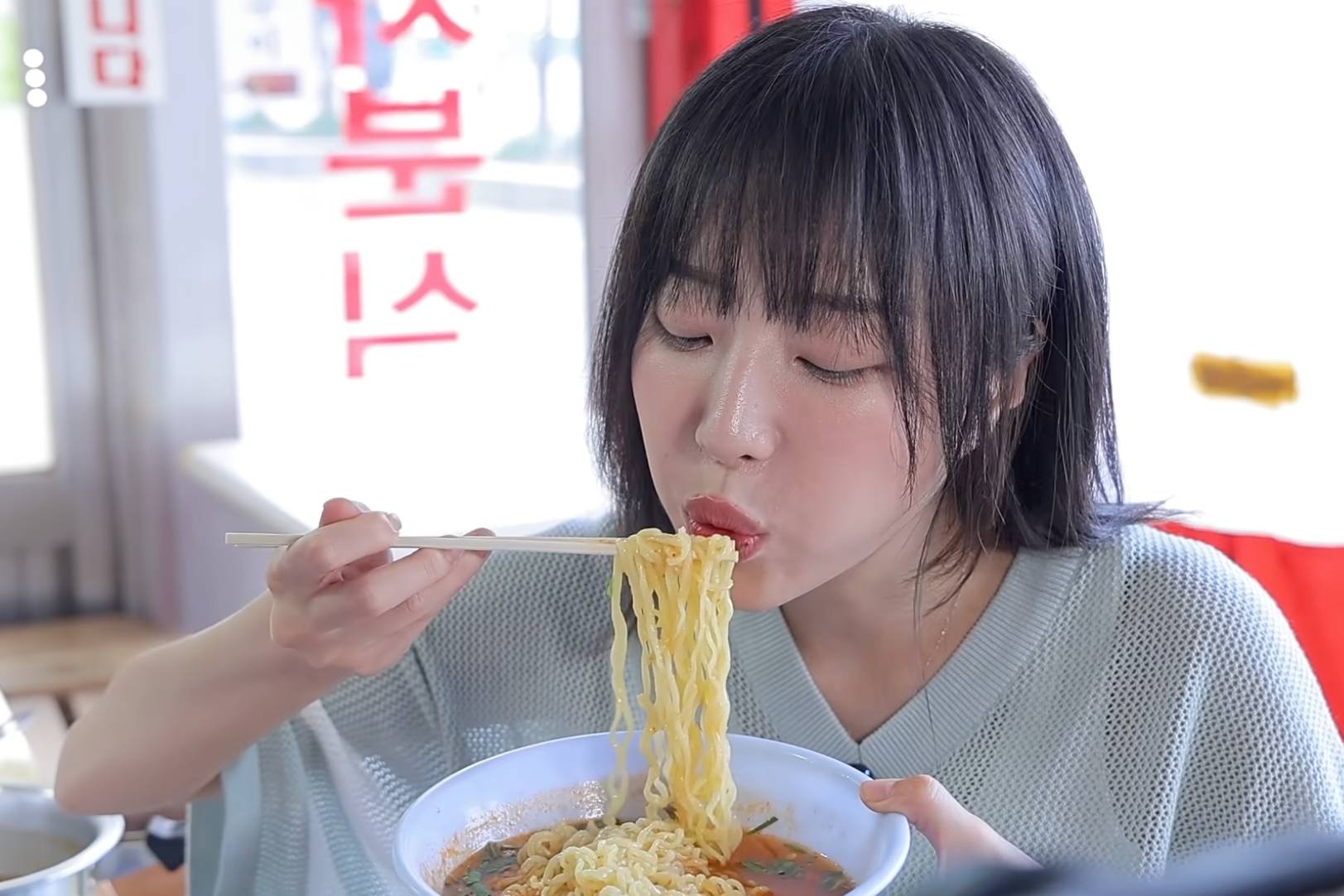 Bữa ăn khác lạ của YouTuber nổi tiếng nhất Hàn Quốc