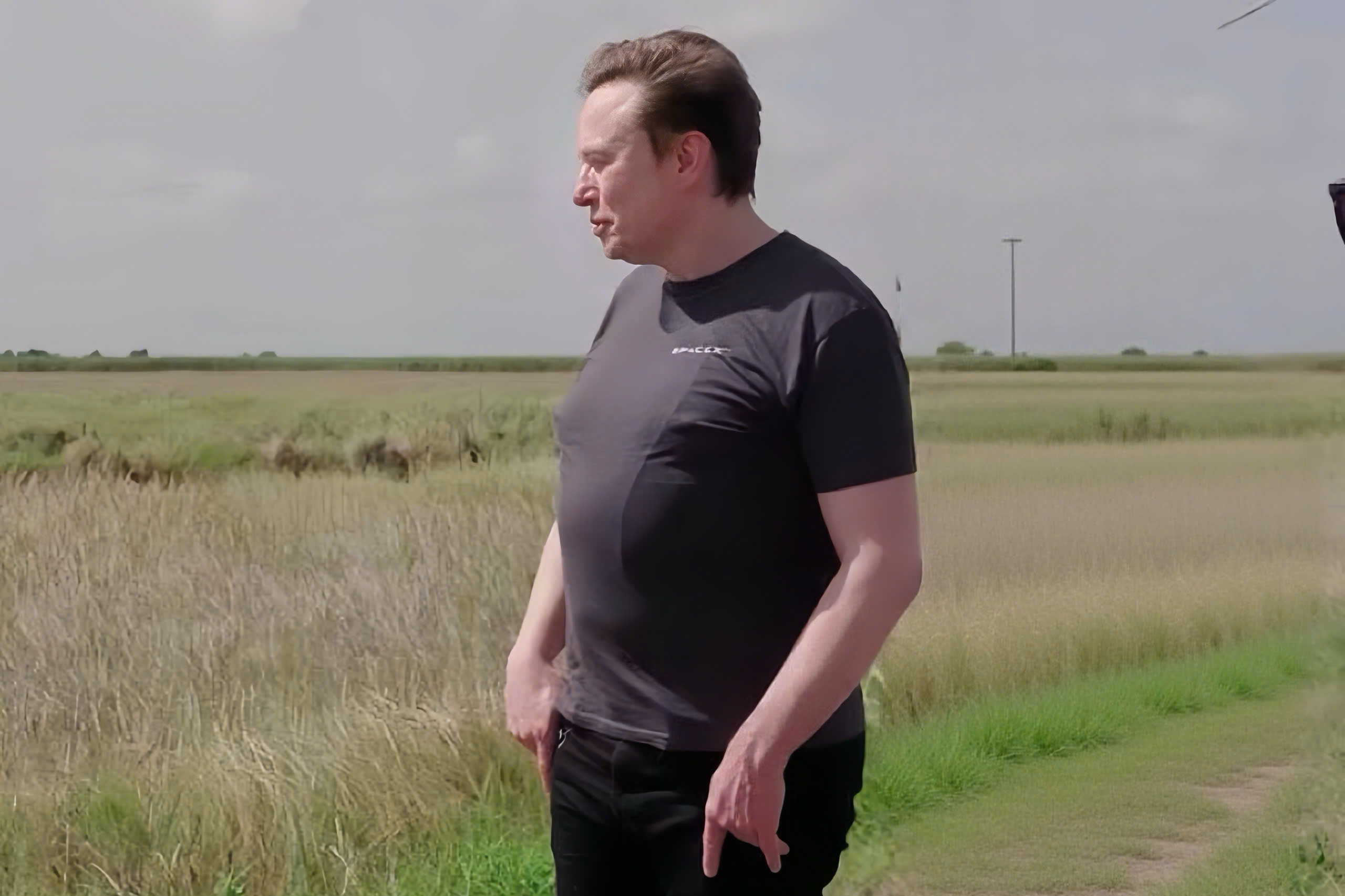 Vóc dáng của tỷ phú Elon Musk gây bàn tán