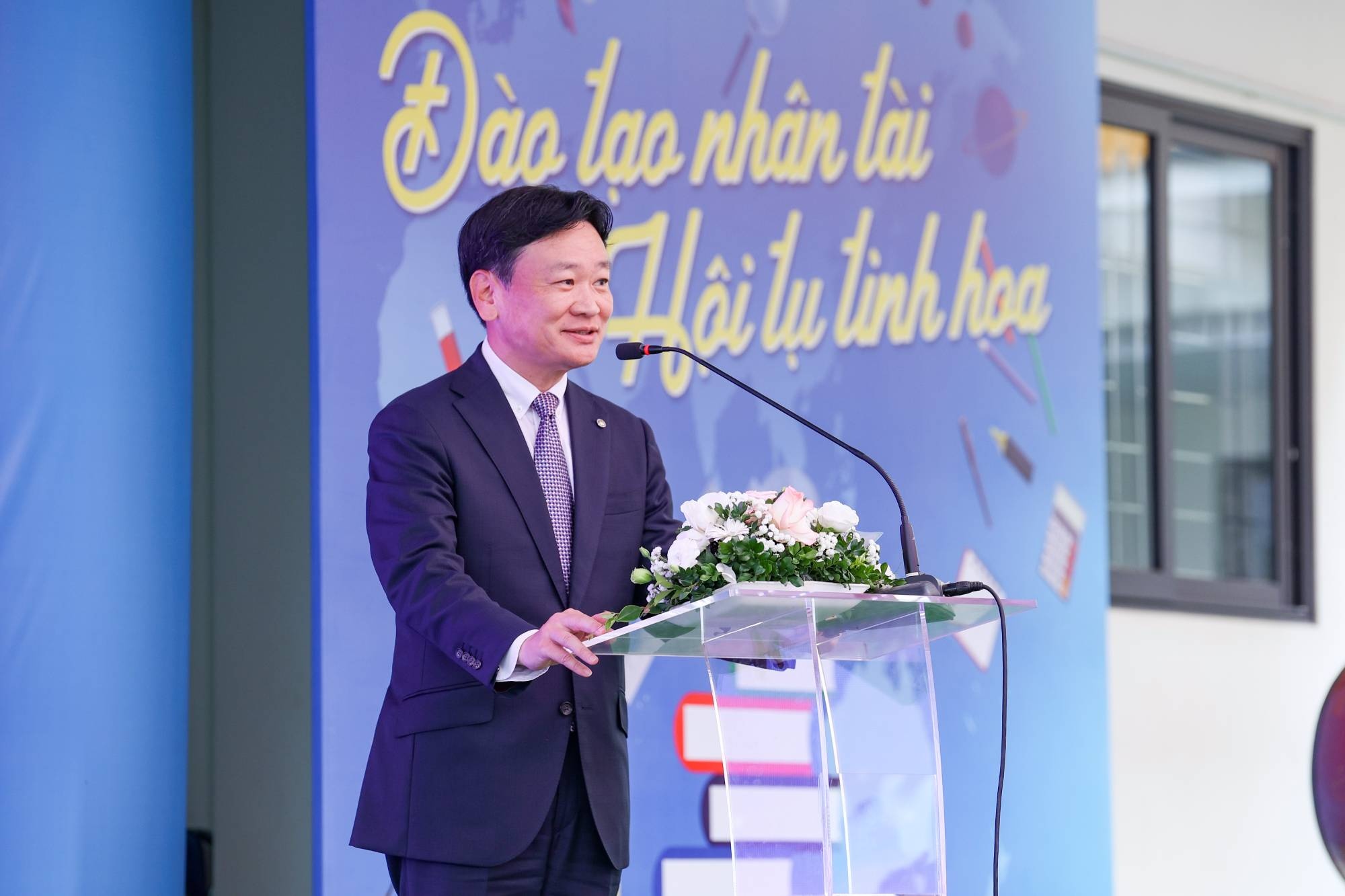 con g&aacute;i ảnh 2