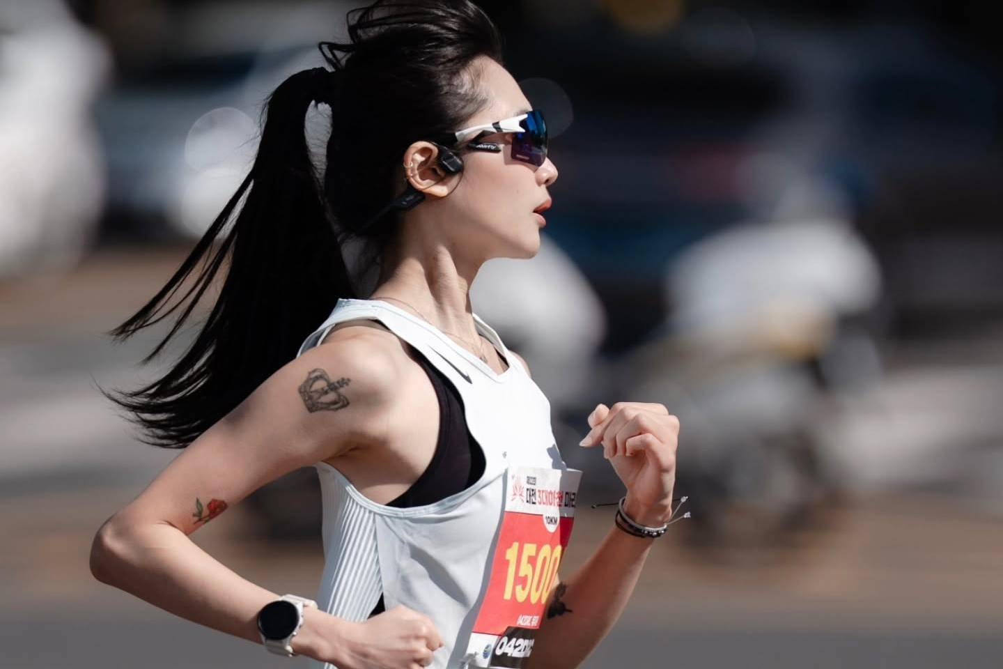 'Chạy bộ tưởng niệm' nữ runner tử vong ở giải marathon gây tranh cãi