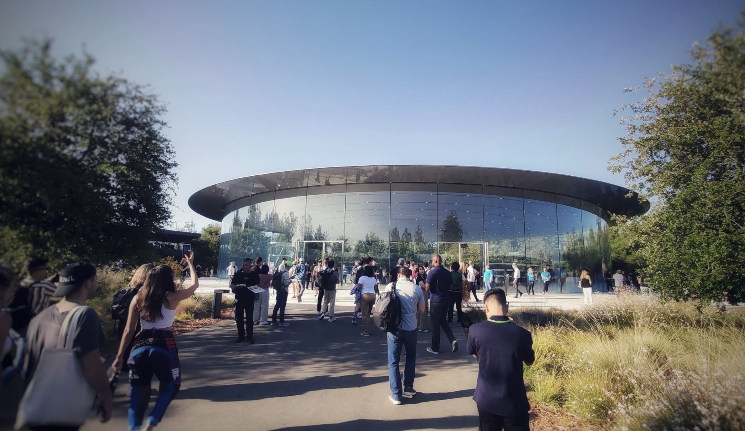 Phien dich tieng Viet su kien ra mat iPhone 14 hinh anh