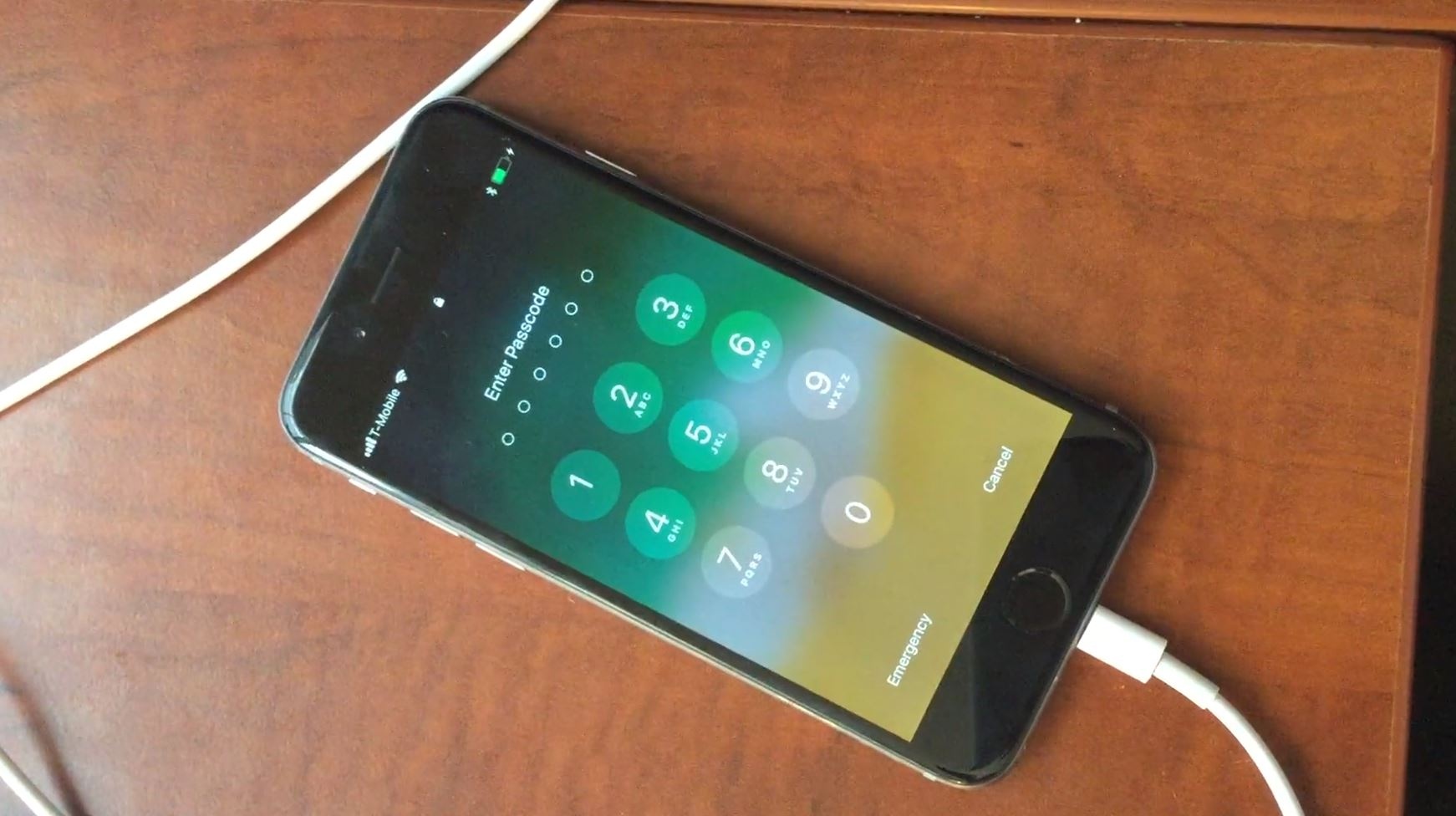 Mat khau cua iPhone bi vuot qua, Apple tu choi nhan loi hinh anh