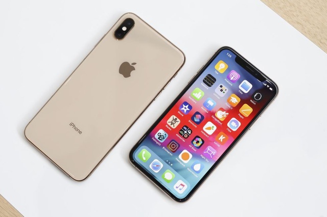 Ve nuoc mot tuan, iPhone XS chinh hang da giam gia manh hinh anh