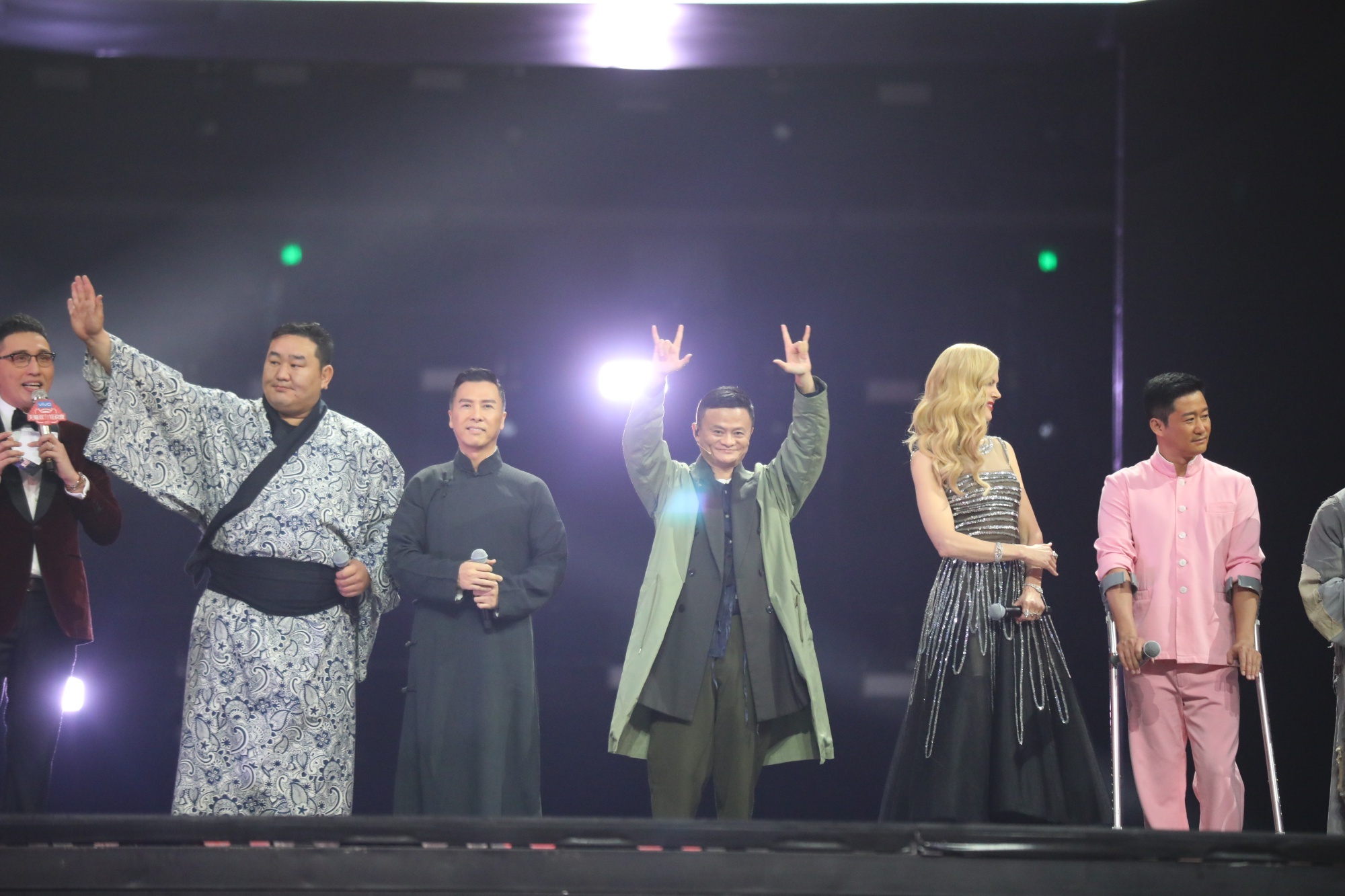 người Việt mua hàng ngày độc thân ảnh 1 nguoi Viet mua hang ngay doc than anh 1