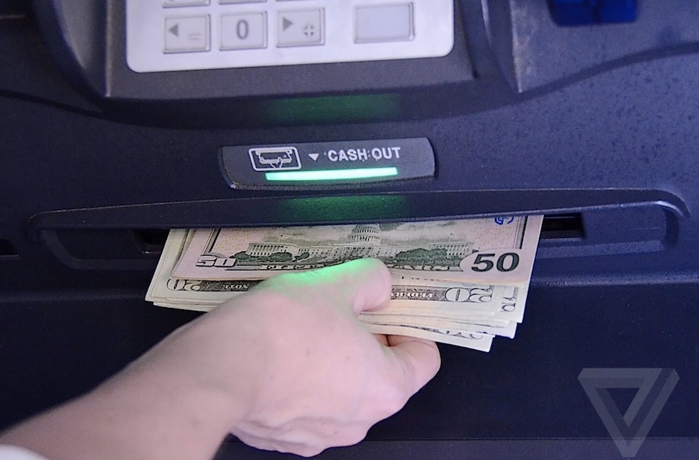 Ky su TQ hack cay ATM, rut trom 1 trieu USD voi ly do 'thu he thong' hinh anh