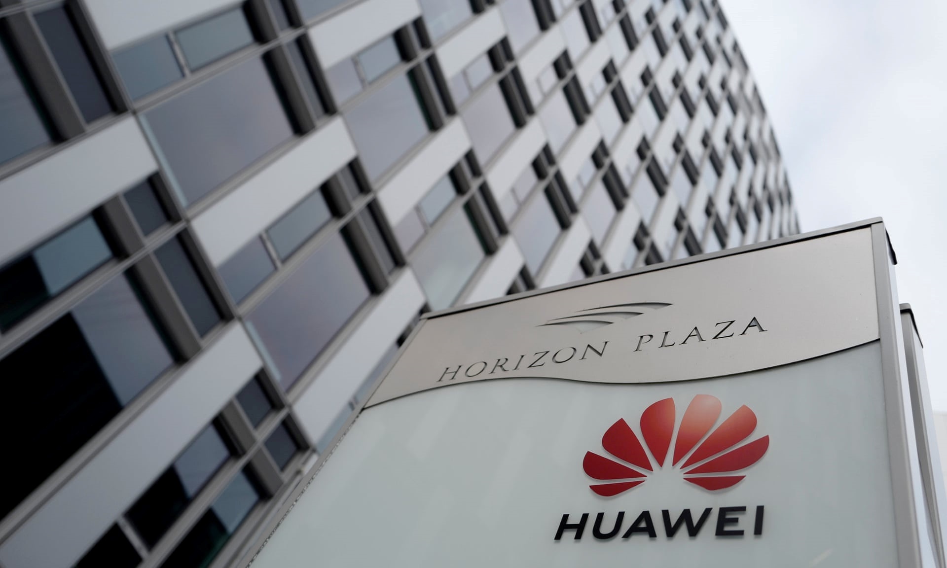 my cam thiet bi vien thong trung quoc anh 2