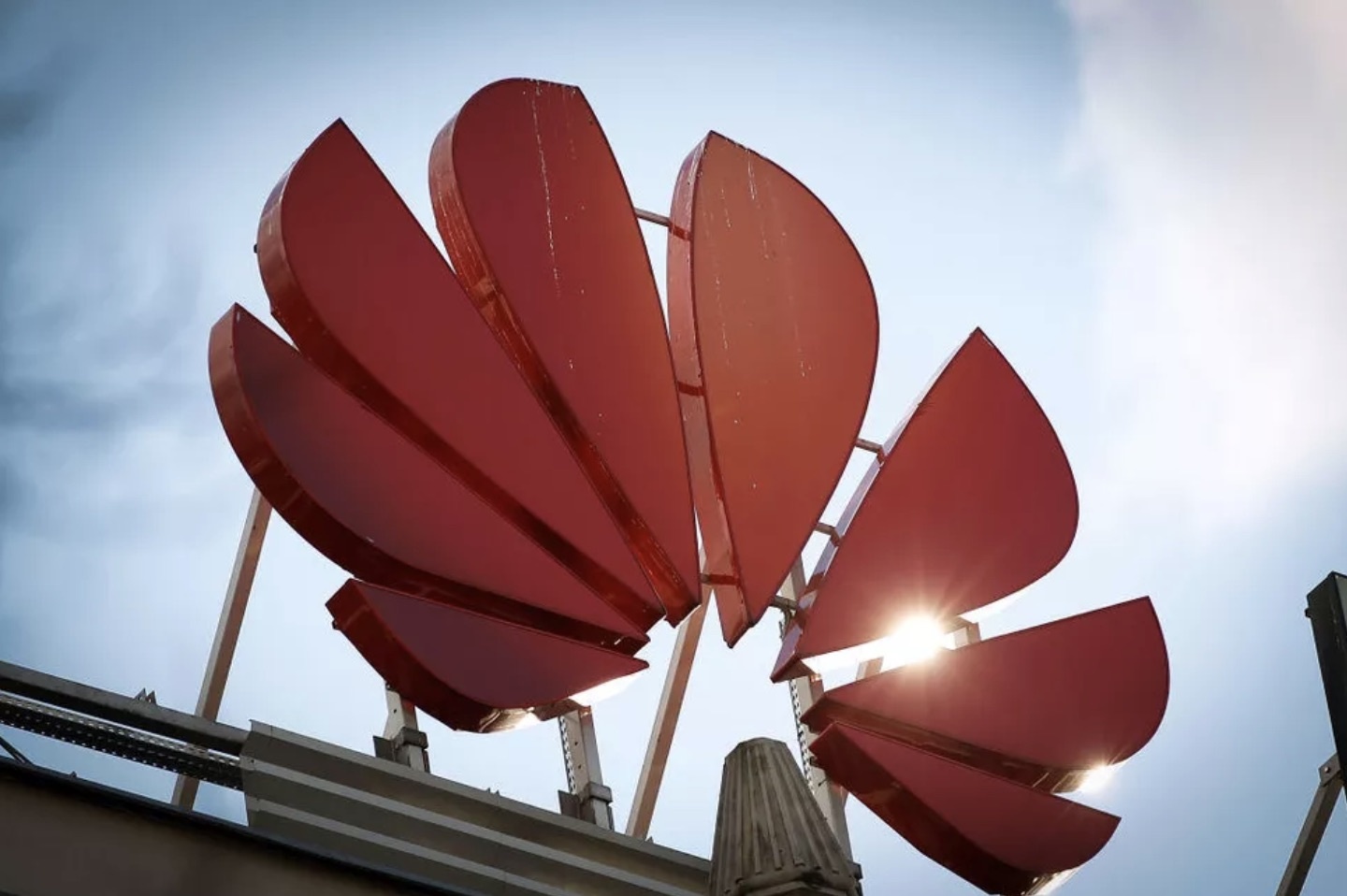 Huawei va cac cong ty TQ gap kho, doi thu huong loi hinh anh