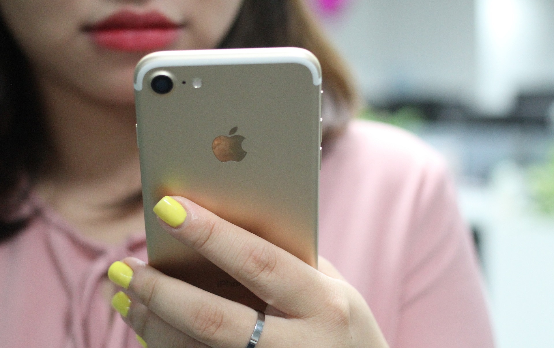 Apple nhuong bo Qualcomm de duoc ban iPhone tro lai hinh anh