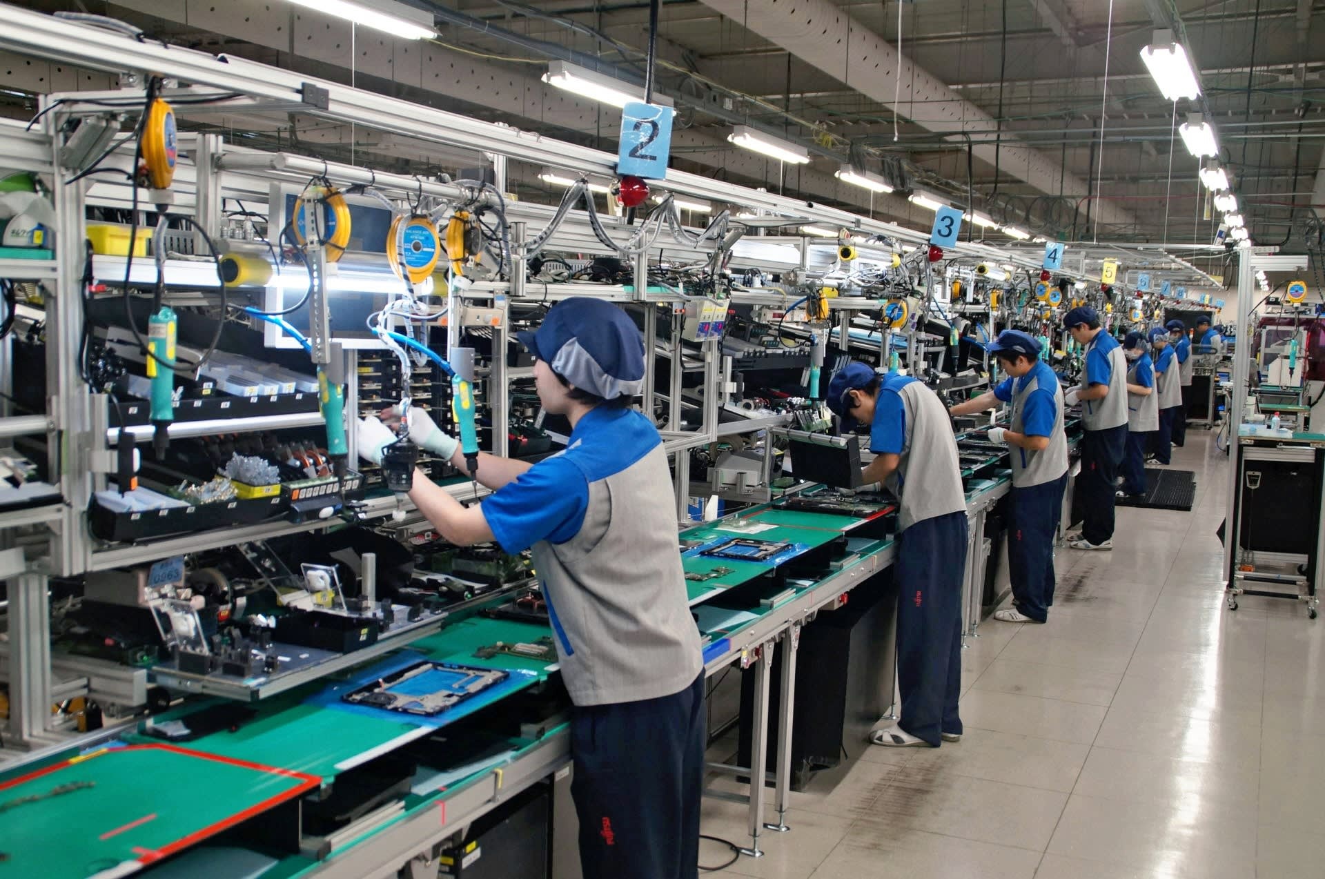 Hang may tinh Trung Quoc muon mo nha may o Bac Giang hinh anh