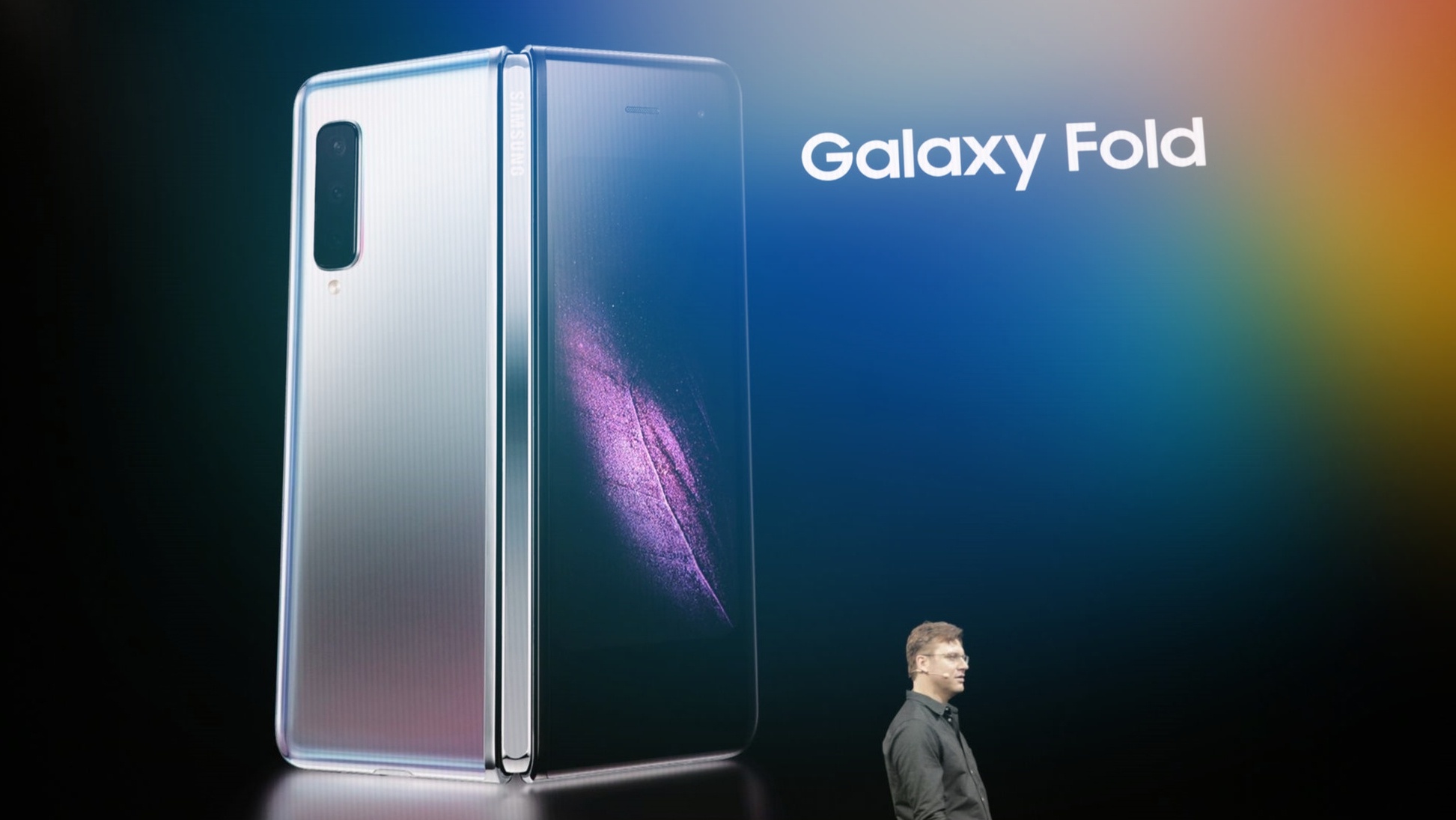 Galaxy Fold nhu mot giac mo den som, thuc tai van la Galaxy S10 hinh anh