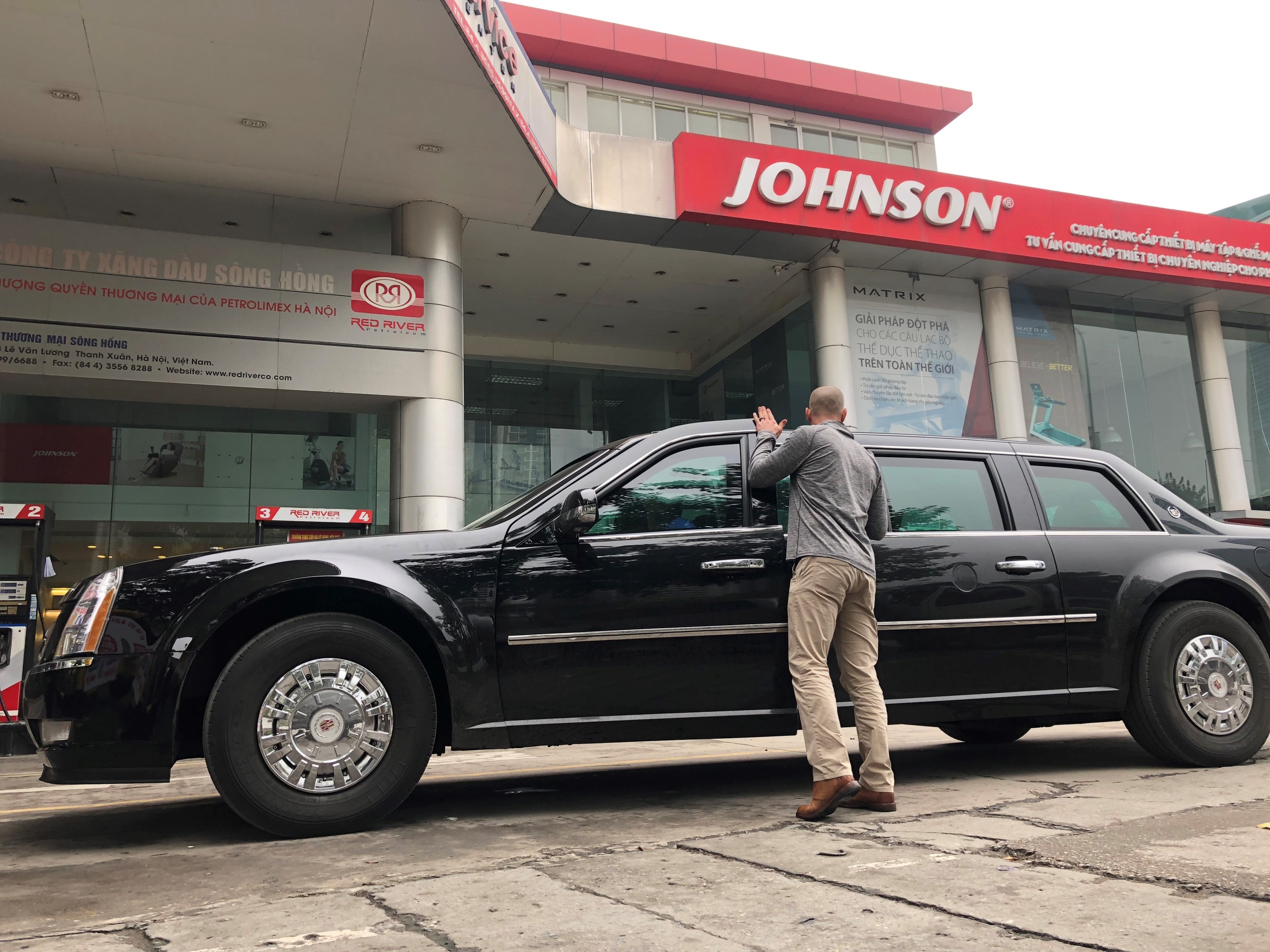 The Beast ong Trump mang sang Viet Nam chay xang anh 4