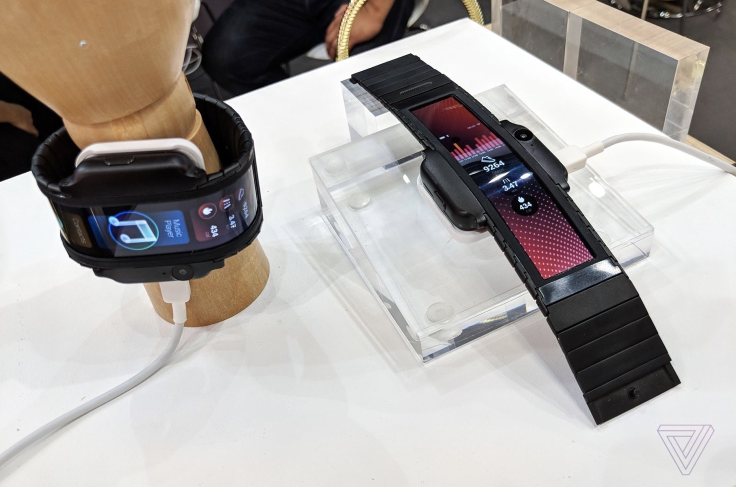 thiet ke smartphone dang thu vi hon bao gio het anh 1