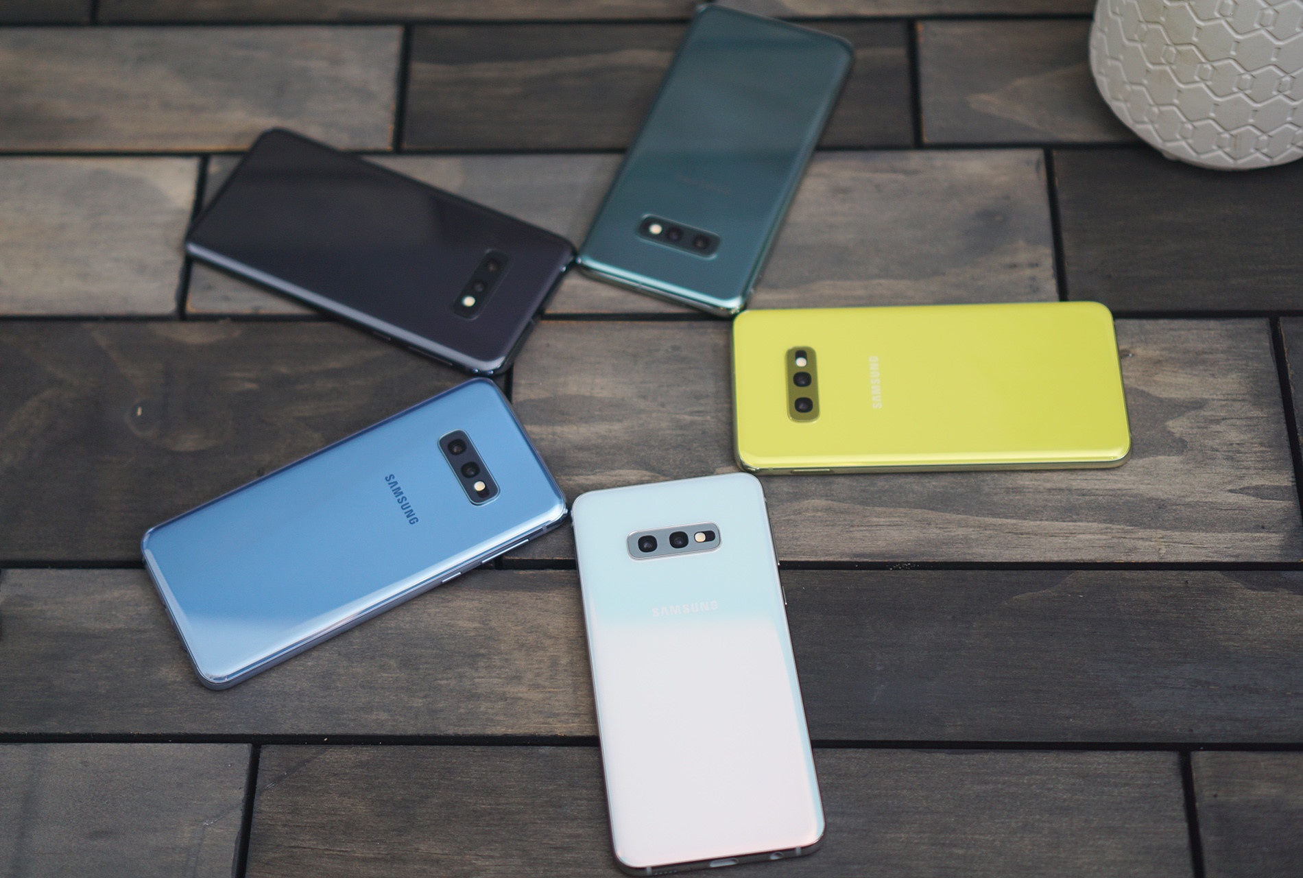 galaxy s10e co tot hon iphone xr anh 1