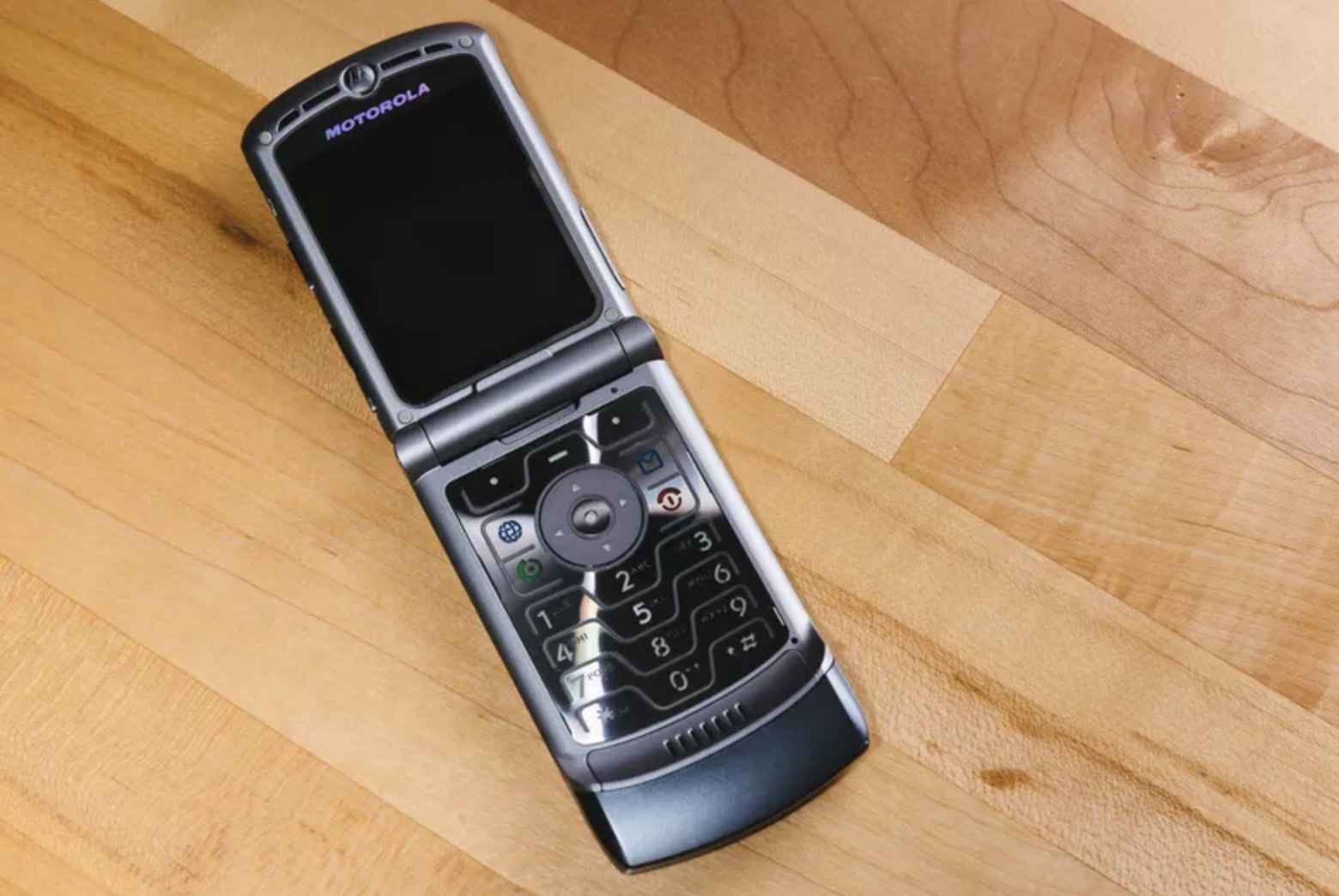 Motorola xac nhan hoi sinh dong RAZR, doi dau Galaxy Fold hinh anh