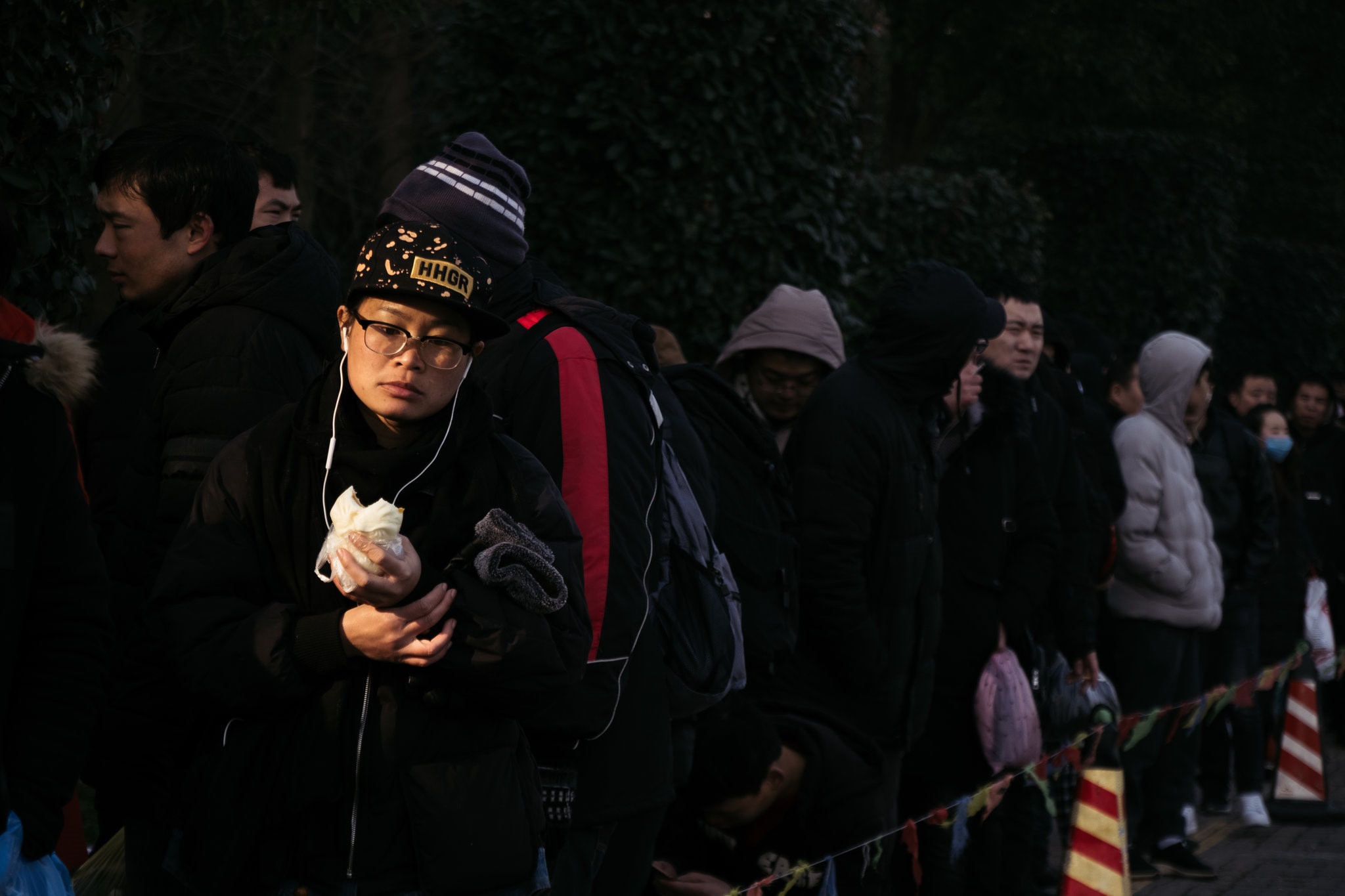 Cong nhan lap rap iPhone lu luot nghi viec anh 3