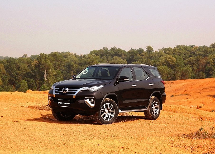 Hon 1 ty dong, toi nen mua Toyota Fortuner hay Nissan Terra? hinh anh