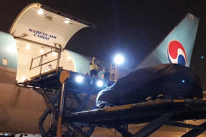 Lo xe VinFast dau tien len duong 'xuat ngoai' kiem tra chat luong hinh anh