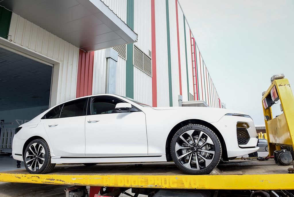 Xe VinFast len duong kiem tra chat luong o nuoc ngoai hinh anh