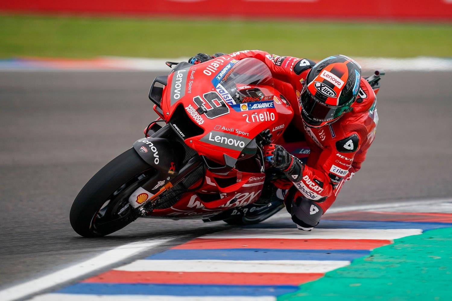 Ducati thang kien,  van duoc su dung canh gio la tai Moto GP anh 4