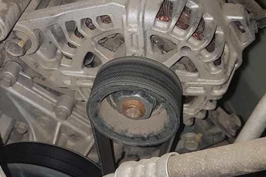 Xe hyundai elantra sự cố puly máy phát ảnh 1 Xe hyundai elantra su co puly may phat anh 1