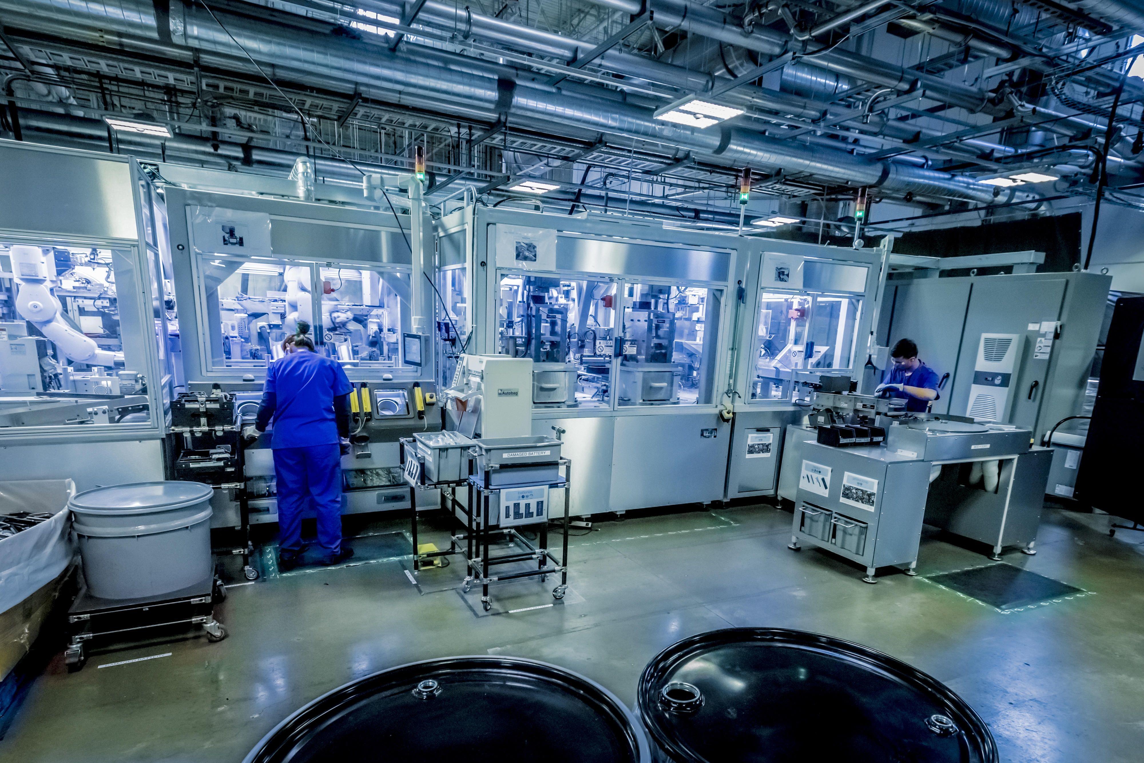 iphone cu di ve dau anh 1