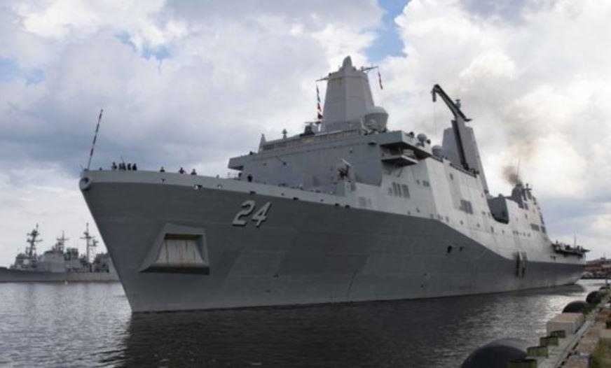 Phat hien camera quay len phong tam nu tren tau do bo USS Arlington hinh anh