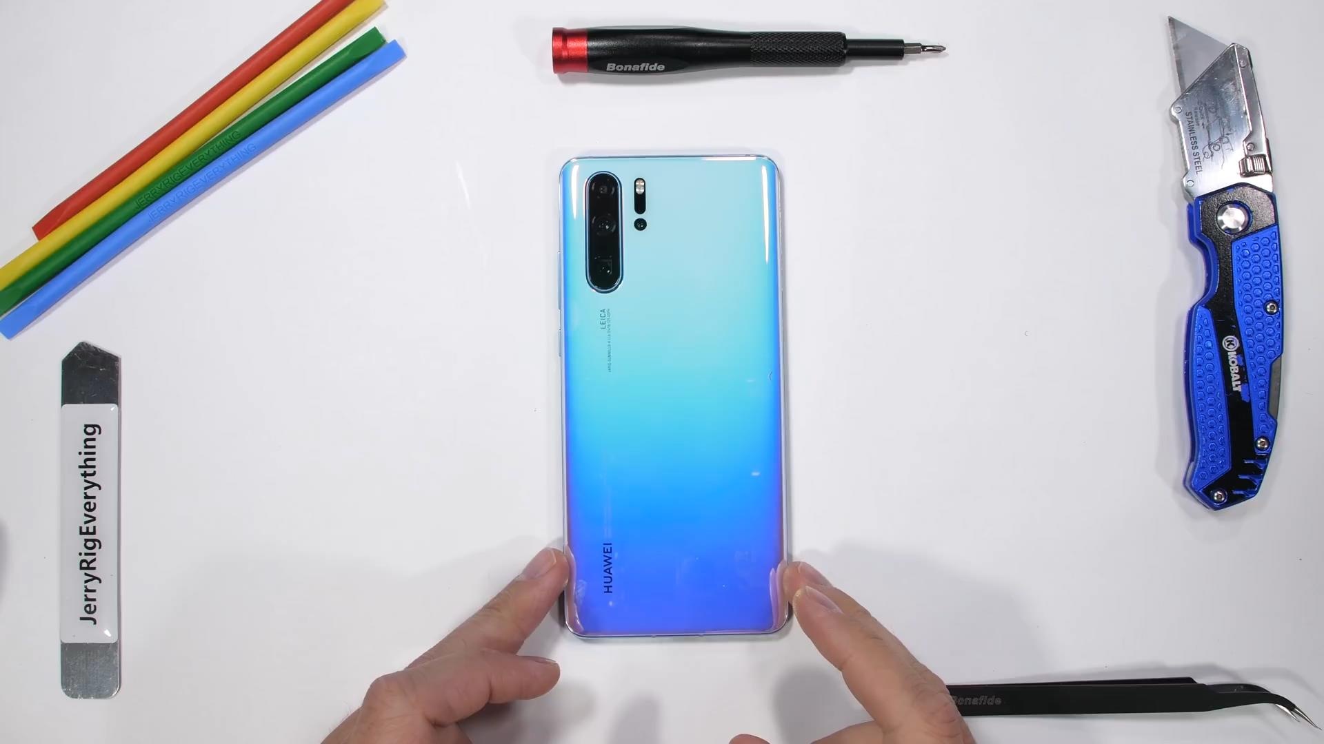 Thiet ke doc dao nay giup Huawei P30 Pro zoom 5x ma van mong hinh anh