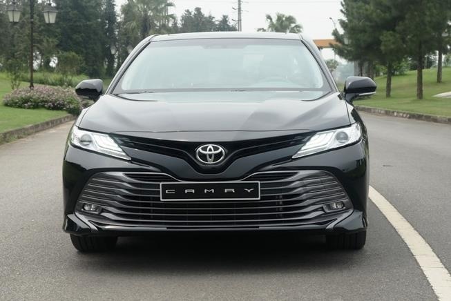 Vi sao Toyota Camry 2019 o VN van dung dong co va hop so cu? hinh anh