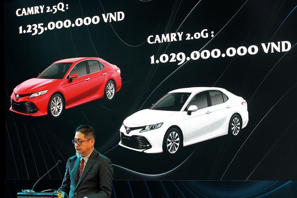 toyota camry ban bia kem lac anh 1