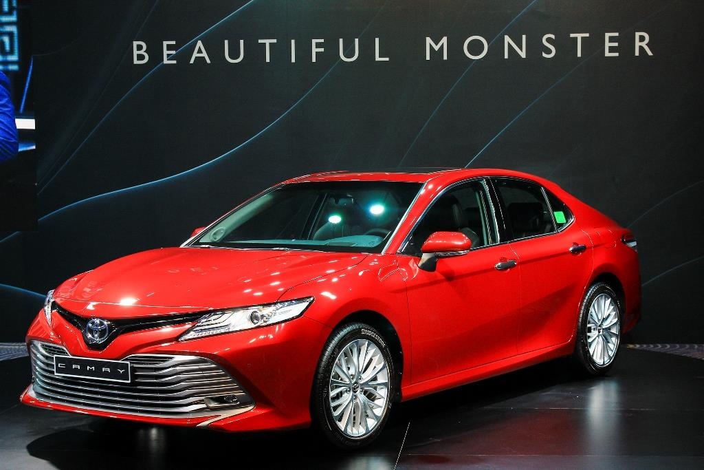 toyota camry ban bia kem lac anh 2