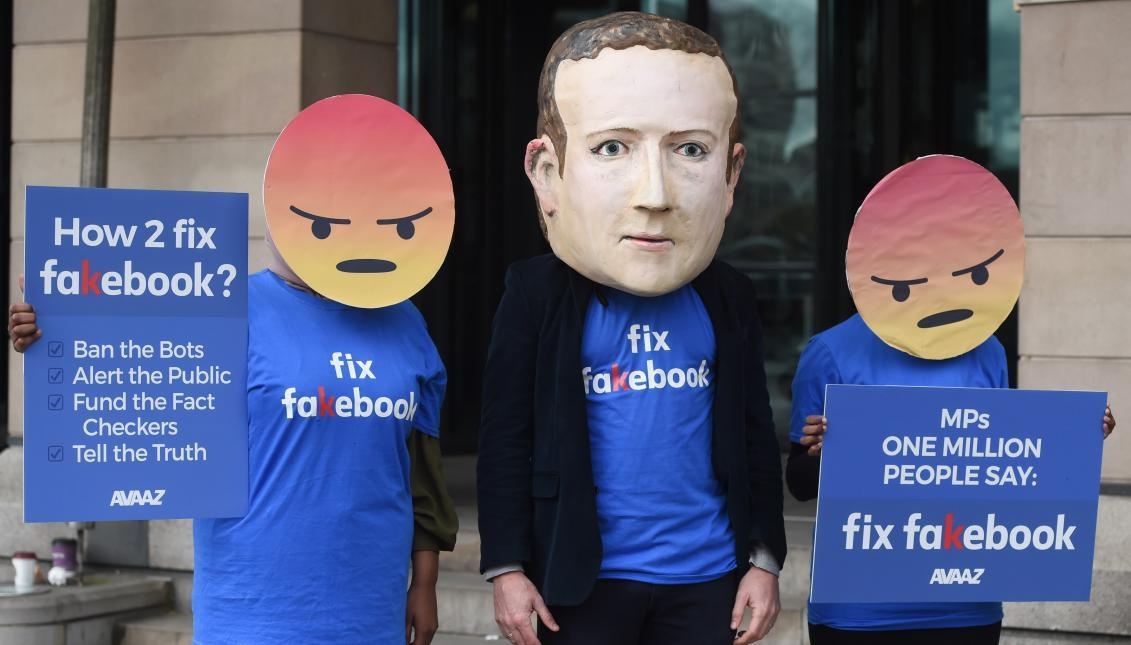 Muon nguoi ta tin Facebook, Mark Zuckerberg nen tu chuc hinh anh