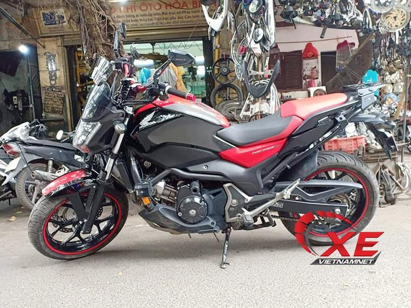 Trộm đột nhập lấy đi môtô 350 triệu, bỏ qua xe hơn 1 tỷ ngay bên cạnh ảnh 1 Trom dot nhap lay di moto 350 trieu, bo qua xe hon 1 ty ngay ben canh anh 1