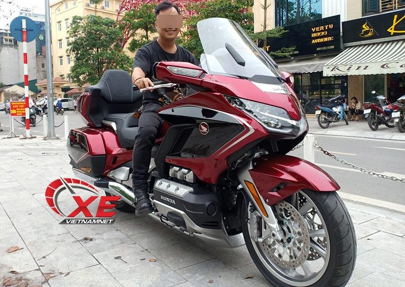 Trộm đột nhập lấy đi môtô 350 triệu, bỏ qua xe hơn 1 tỷ ngay bên cạnh ảnh 2 Trom dot nhap lay di moto 350 trieu, bo qua xe hon 1 ty ngay ben canh anh 2