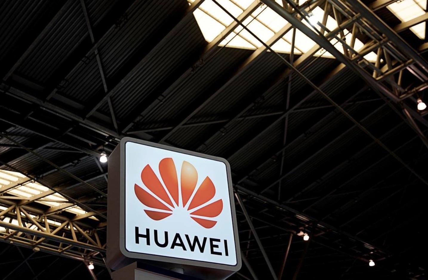 Nhieu tai lieu cua Huawei gui ve chau A bi chuyen huong di My hinh anh