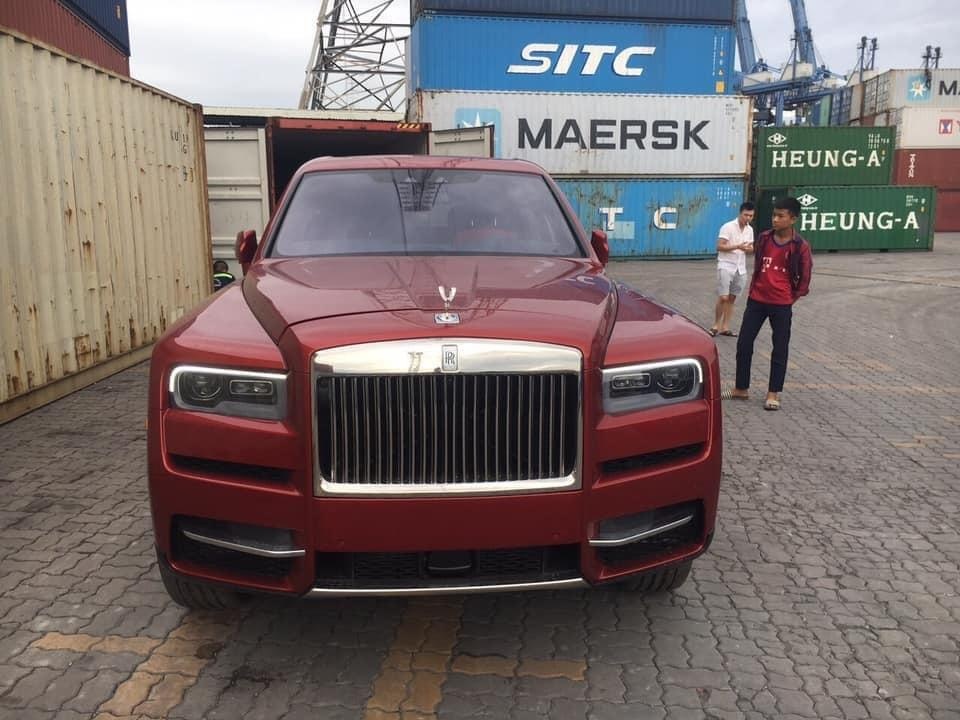 Rolls-Royce Cullinan thu tu ve VN, mau doc, gia hon 41 ty hinh anh