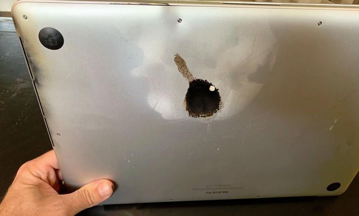 Day la ly do Apple gap rut thu hoi MacBook Pro 15 inch hinh anh