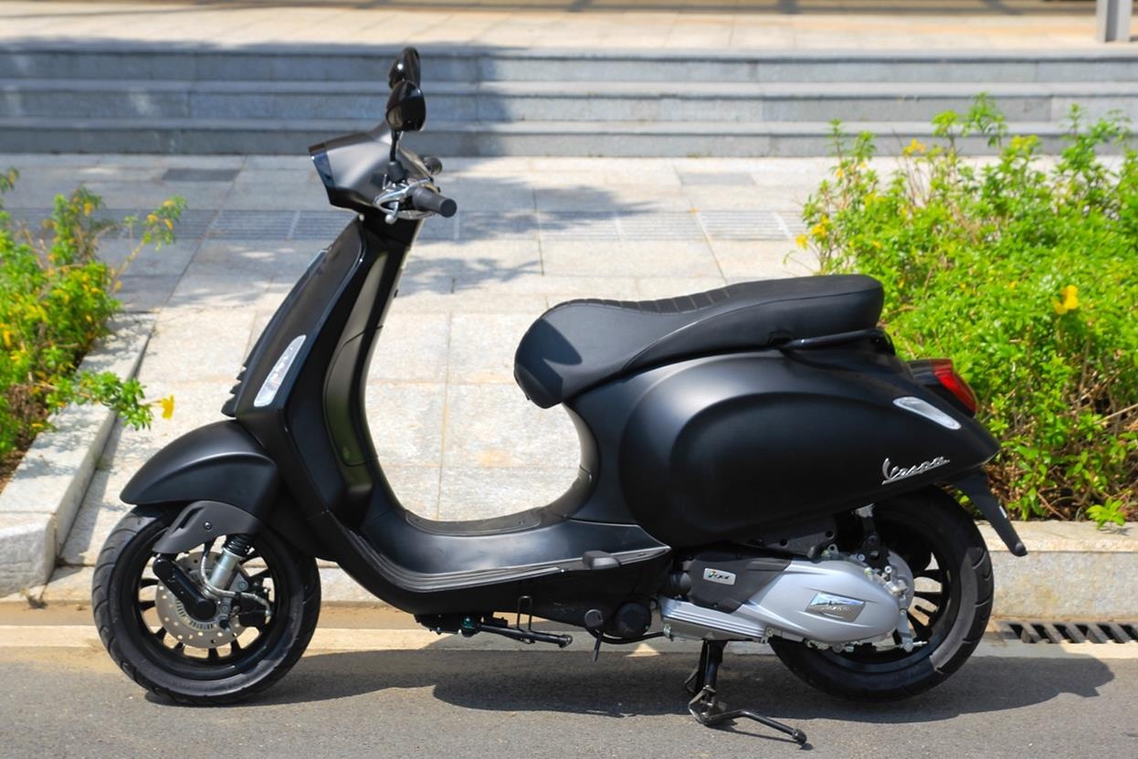 Toi dung Vespa Sprint, nen mua khoa chong trom loai nao? hinh anh