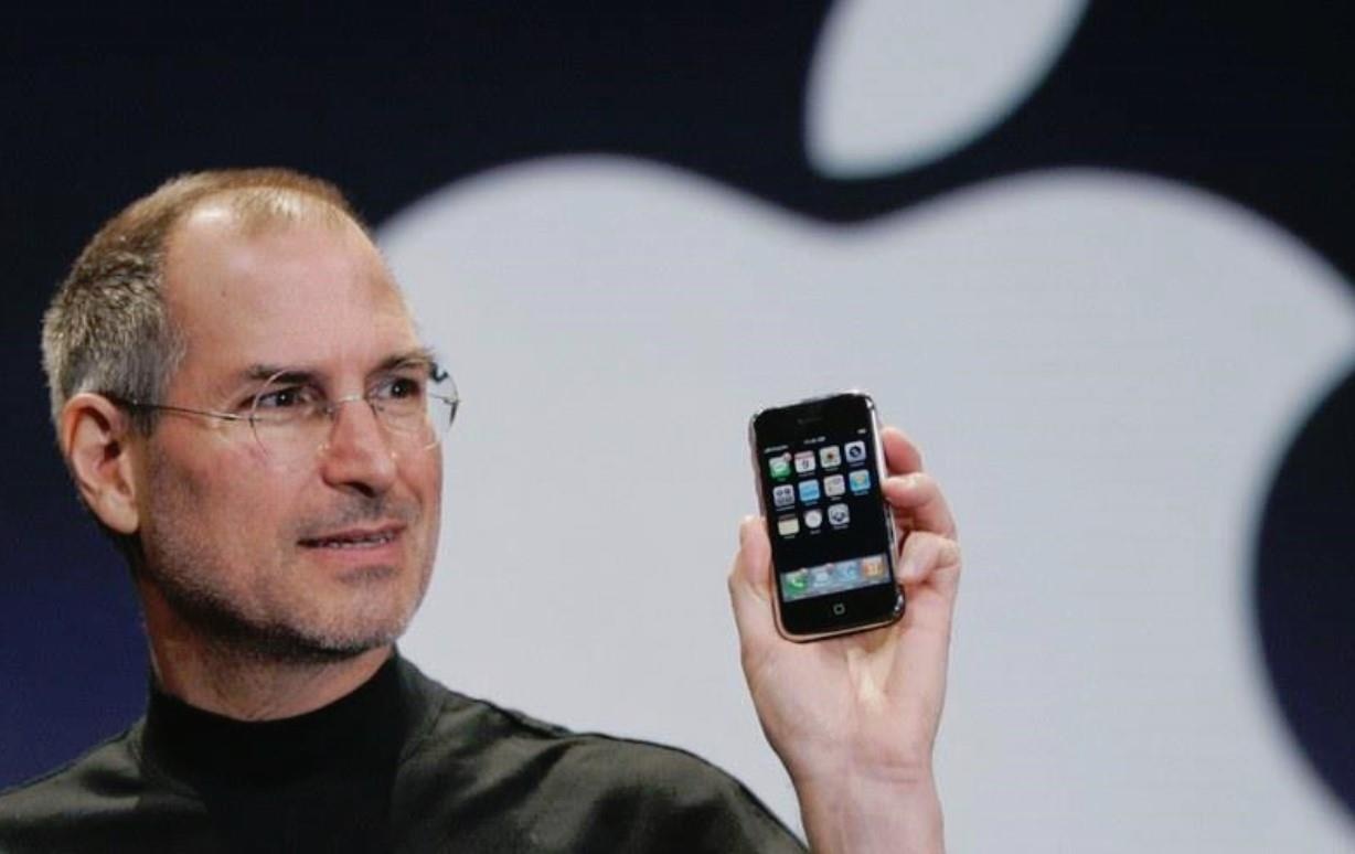 Bill Gates: 'Steve Jobs luon co bua chu de cuu Apple' hinh anh