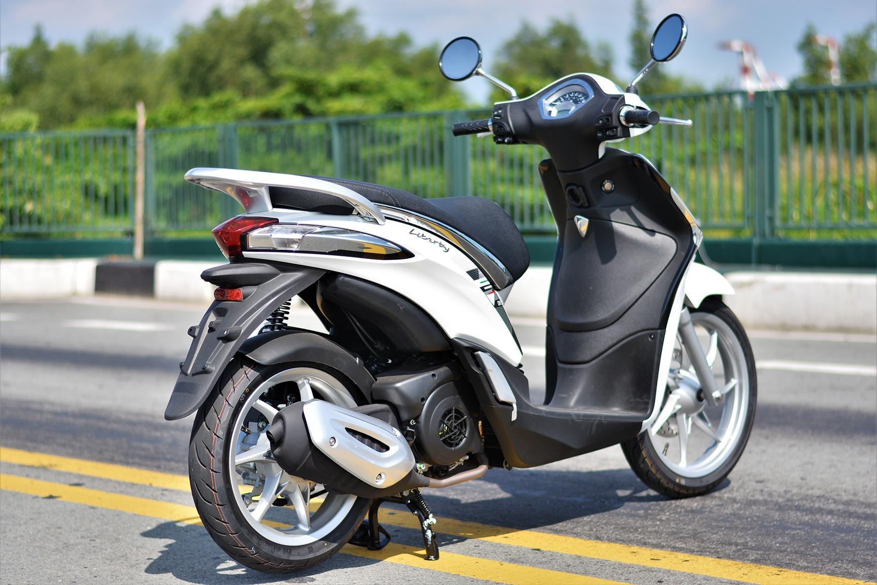 Co 50 trieu, toi nen mua Piaggio Liberty One hay Yamaha Grande? hinh anh