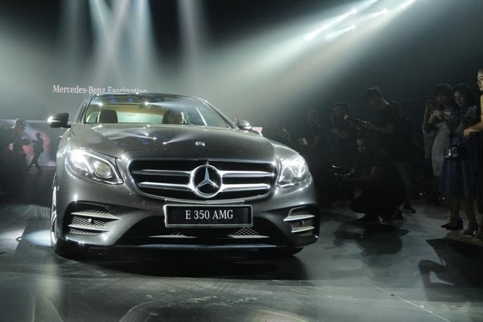 Trien lam rieng cua Mercedes tai Ha Noi - khi su thuc dung len ngoi hinh anh