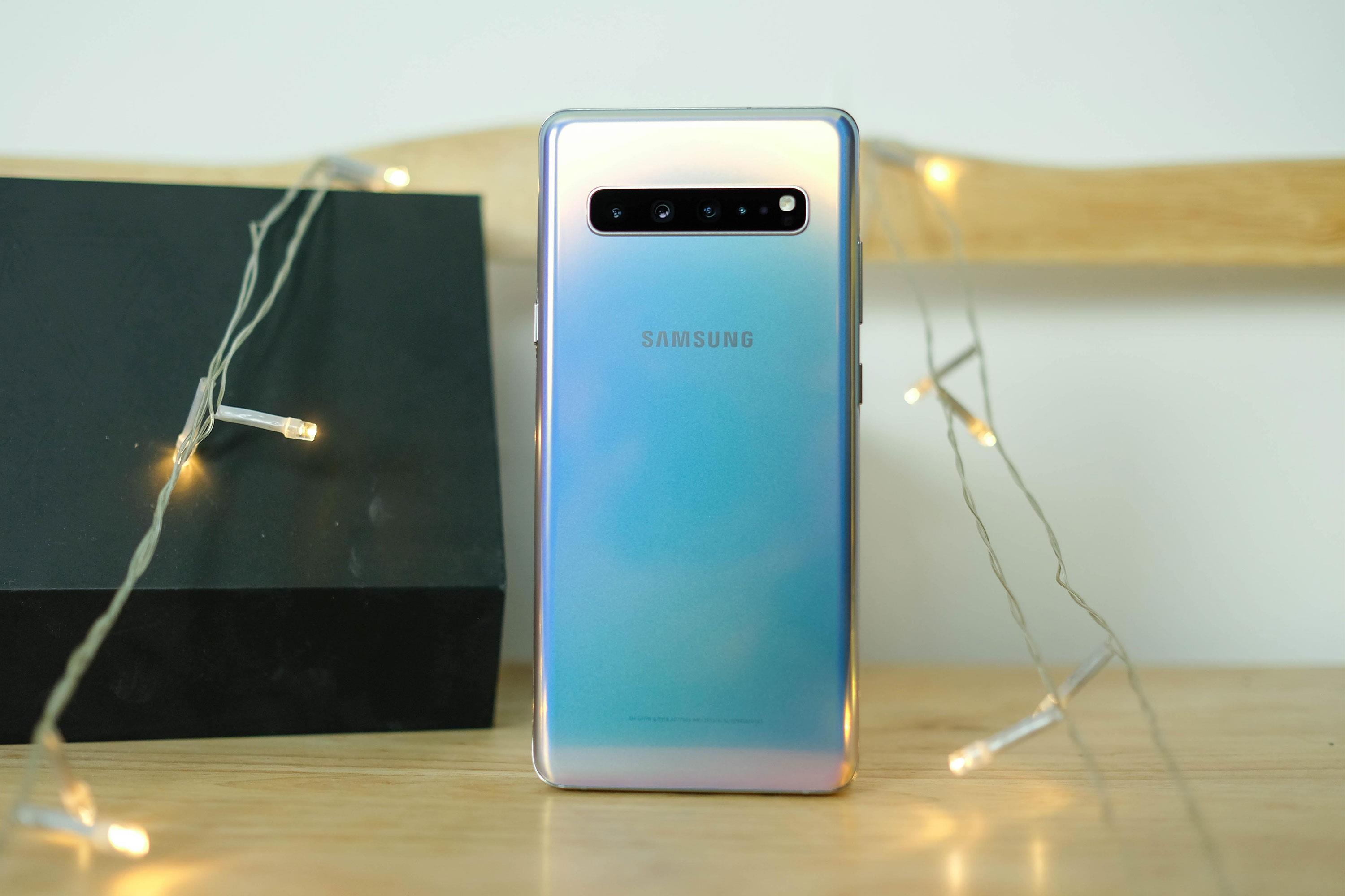 Galaxy A90 sap ra mat, co the khai man cho smartphone 5G gia mem hinh anh