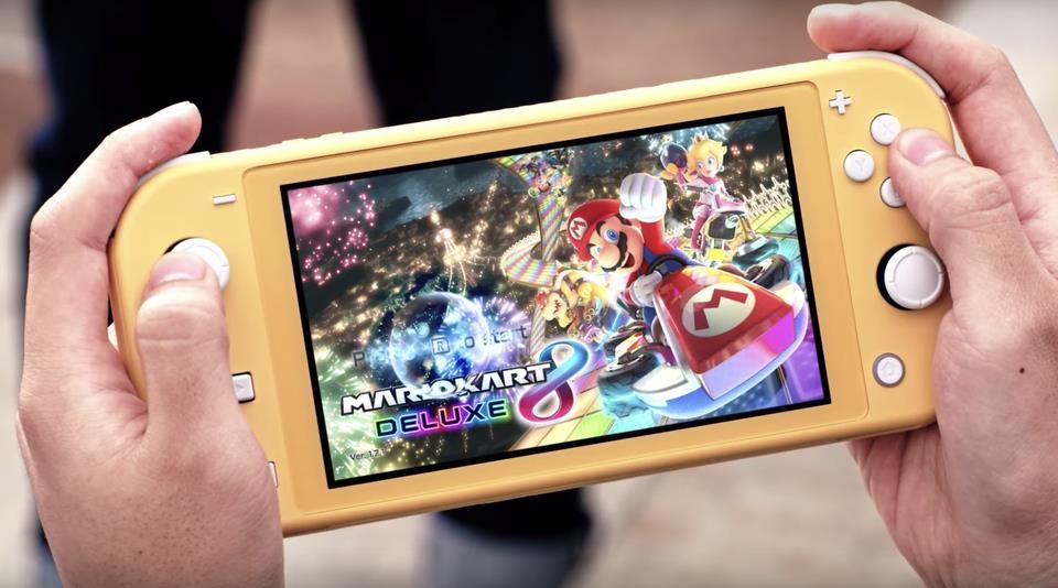 so sanh nintendo switch lite va ipod touch 2019 anh 1