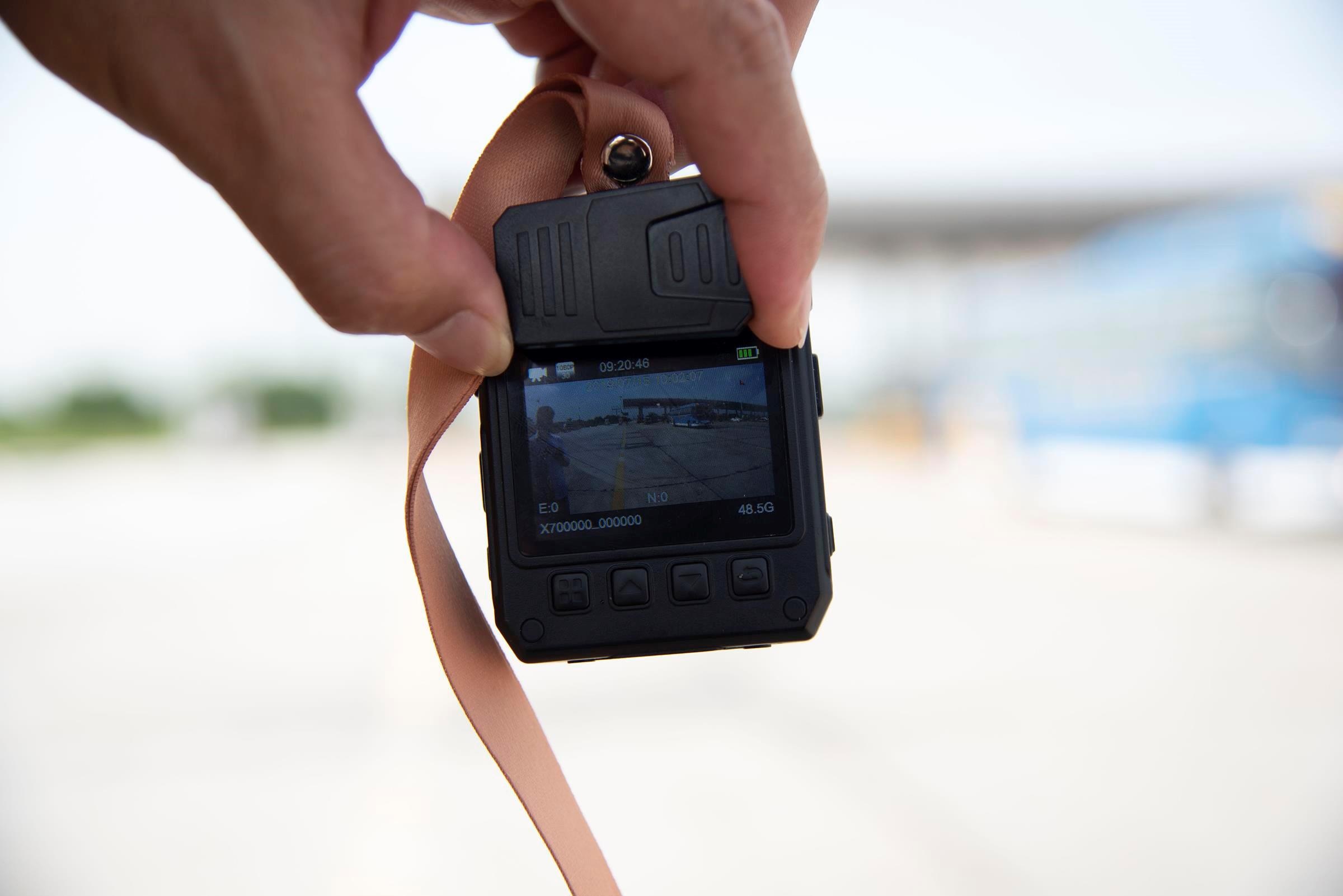 Camera deo co moi trang bi cho CSGT Viet Nam co gi dac biet? hinh anh