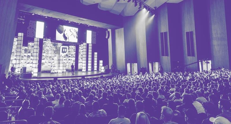 streamer twitch cho con bú khi lên sóng ảnh 3 streamer twitch cho con bu khi len song anh 3