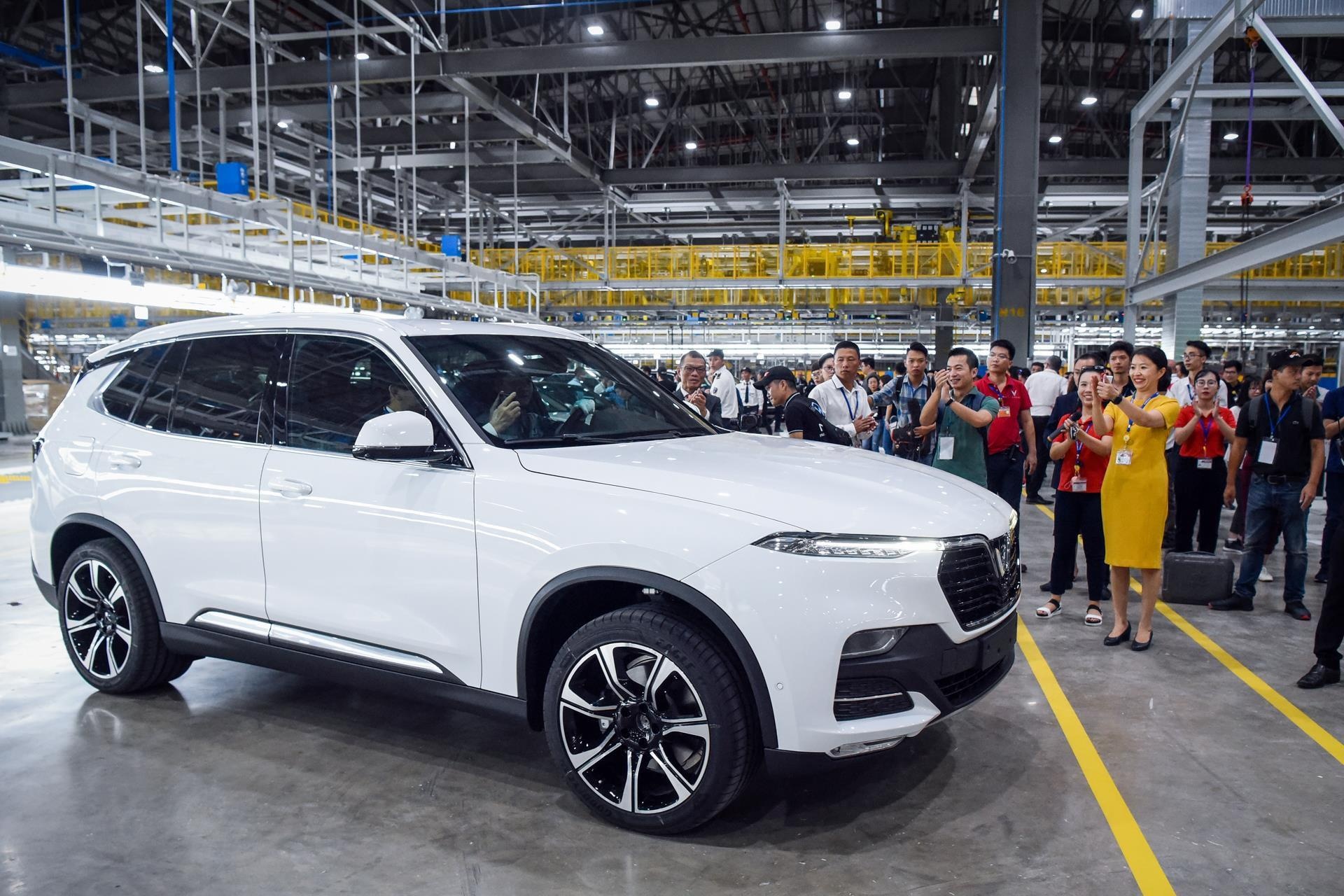 VinFast Fadil, Lux A2.0, Lux SA2.0 se tang gia manh sau 1 thang nua hinh anh