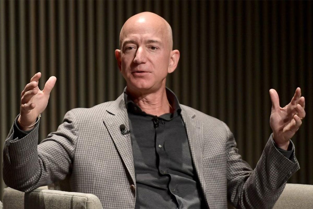 Truoc khi la ty phu, Bezos lam phu bep, Tim Cook giao bao hinh anh