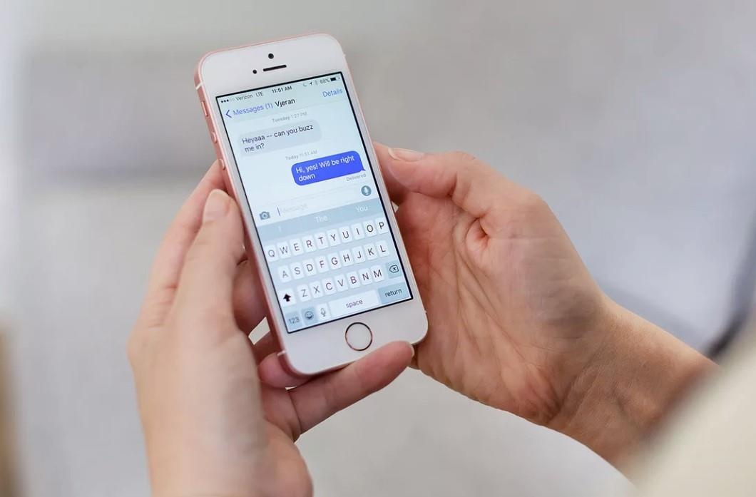 Chiec iPhone re nhat, nho nhat vua duoc 'hoi sinh' voi gia 90 USD hinh anh